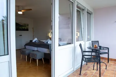 Ein Sitzbereich in der Unterkunft albview - zentral - modern - Nähe Kur- Rehaklinik - Albtherme