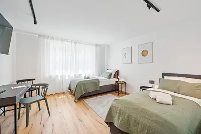 Ein Bett oder Betten in einem Zimmer der Unterkunft Neu mit Terrasse! 2BR 4Beds- schönste Aussicht - frisch saniert- barrierefreie! -Mozart ZWEI - Bietigheim