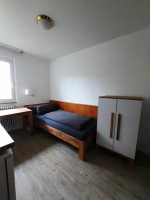 Ein Bett oder Betten in einem Zimmer der Unterkunft Monteurwohnung - Handwerkerwohnung Jesse Bad König