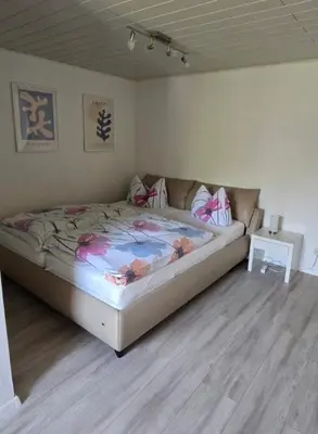 Ein Bett oder Betten in einem Zimmer der Unterkunft Gästehaus Schröder