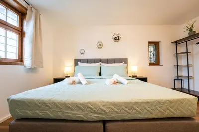 Ein Bett oder Betten in einem Zimmer der Unterkunft Design-Fachwerk-Suite - Balkon-Parkplatz-Therme