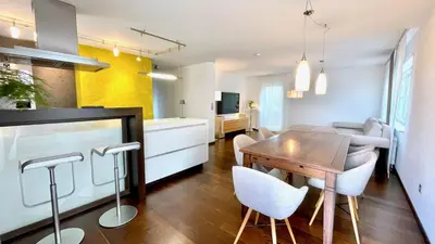 Küche/Küchenzeile in der Unterkunft LudwigsHome - Zentral, 120qm, Kostenloser Parkplatz, Terrasse, SmartTV