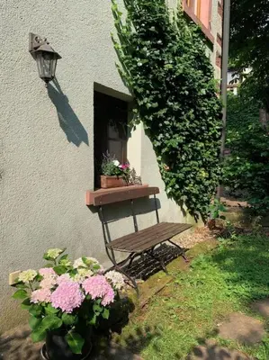 Ein Garten an der Unterkunft Ferienwohnung in historischer Mühle