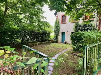 Ein Garten an der Unterkunft Ferienwohnung in historischer Mühle