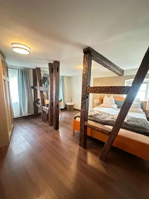 Ein Bett oder Betten in einem Zimmer der Unterkunft Hotel Adler am Schloss