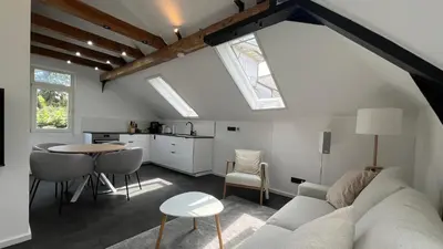 Ein Sitzbereich in der Unterkunft LudwigsHome - Zentrale Lage, Luxusbad, Workspace, Klima