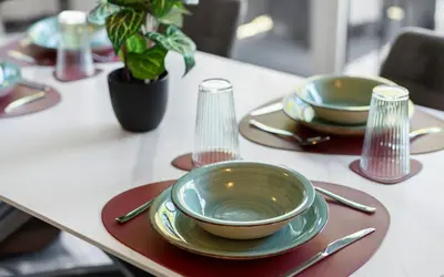 Ein Restaurant oder anderes Speiselokal in der Unterkunft Lit Living Deluxe Apartments Wörth - Parking - Box Spring - BBQ - Balcony