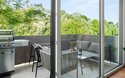 Ein Sitzbereich in der Unterkunft Lit Living Deluxe Apartments Wörth - Parking - Box Spring - BBQ - Balcony