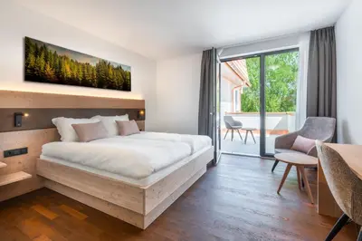 Ein Bett oder Betten in einem Zimmer der Unterkunft Landhotel Grüner Wald