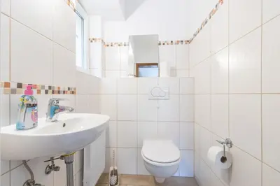 Ein Badezimmer in der Unterkunft Wohnung für 8 Personen in ehemaligem Weingut mit 4 Schlafzimmern