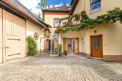 Das Gebäude in dem sich die Ferienwohnung befindet