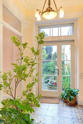 Ein Garten an der Unterkunft Charmante Altbauwohnung mit Gartenblick