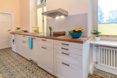 Küche/Küchenzeile in der Unterkunft Charmante Altbauwohnung mit Gartenblick