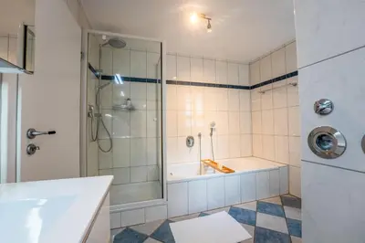 Ein Badezimmer in der Unterkunft SCHLOSSBERG RESIDENCES - Markplatz City-Apartment