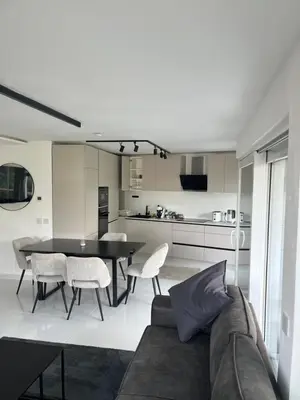 Küche/Küchenzeile in der Unterkunft 2 Moderne Wohnung nahe Museum