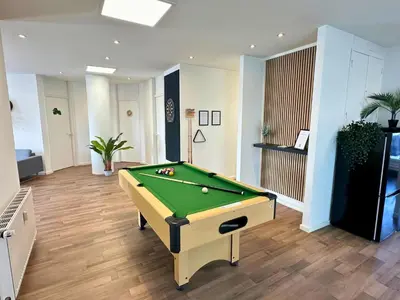 Ein Billardtisch in der Unterkunft Design Penthouse - 4SZ - 2Bäder - Whirlpool - 2 Parkplätze - Dachterrasse