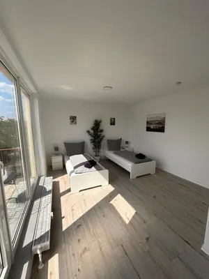 Ein Sitzbereich in der Unterkunft bookandstay24 com Dietzenbach 2 Zimmerwohnung mit Balkon, Küche und Parkplatz