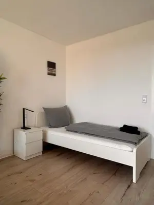 Ein Bett oder Betten in einem Zimmer der Unterkunft bookandstay24 com Dietzenbach 2 Zimmerwohnung mit Balkon, Küche und Parkplatz