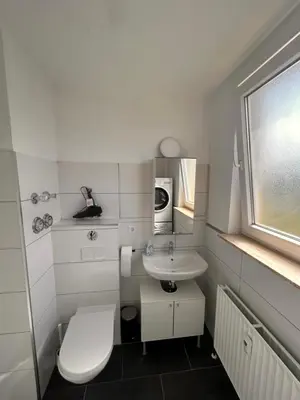 Ein Badezimmer in der Unterkunft bookandstay24 com Dietzenbach 2 Zimmerwohnung mit Balkon, Küche und Parkplatz