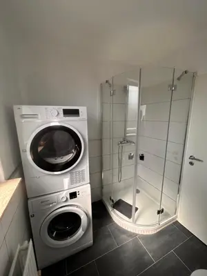 Ein Badezimmer in der Unterkunft bookandstay24 com Dietzenbach 2 Zimmerwohnung mit Balkon, Küche und Parkplatz
