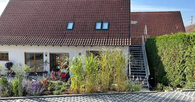 Ein Garten an der Unterkunft Winzerlodge, Wohnung Hatzelberg