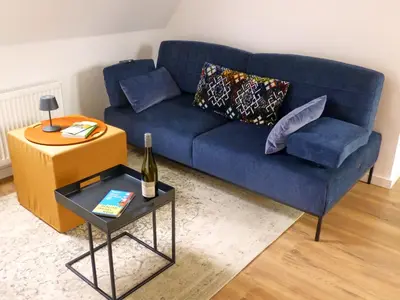 Ein Sitzbereich in der Unterkunft Winzerlodge, Wohnung Hatzelberg