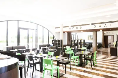 Ein Restaurant oder anderes Speiselokal in der Unterkunft Tobbaccon Hotel