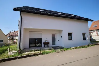 Das Gebäude in dem sich das Privatzimmer befindet