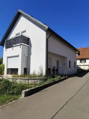 Das Gebäude in dem sich das Privatzimmer befindet
