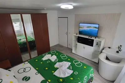 TV/Unterhaltungsangebot in der Unterkunft Gemütliches Loft 150 m von SLK klinikum Böckingen