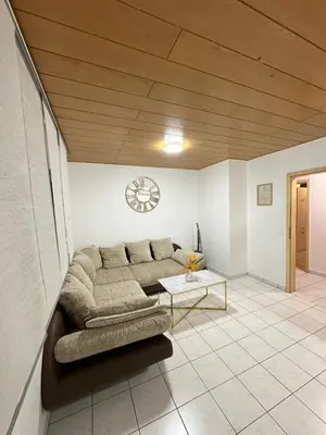 Ein Sitzbereich in der Unterkunft Neu renovierte Ferienwohnung mit Terrasse & schnellem WLAN im Odenwald