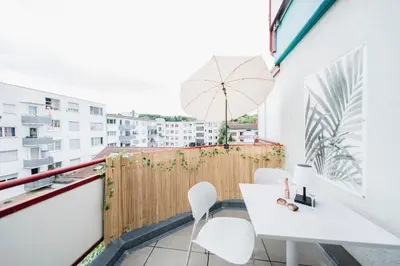 Ein Balkon oder eine Terrasse in der Unterkunft BellaBene modernes Studioapartment in zentraler Lage mit Balkon, Arbeitsplatz, Parkplatz
