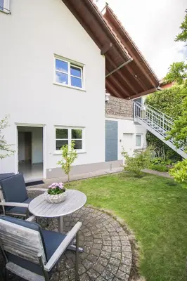 Ein Garten an der Unterkunft Ferienwohnung Steuerwald