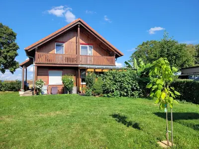 Ein Garten an der Unterkunft Ferienwohnung Sartorius