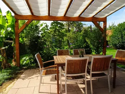 Ein Garten an der Unterkunft Ferienwohnung Sartorius