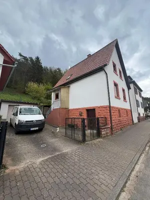 Das Gebäude in dem sich die Ferienwohnung befindet