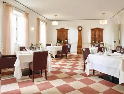 Ein Restaurant oder anderes Speiselokal in der Unterkunft Schlössl Oberotterbach