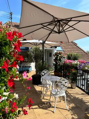 Ein Garten an der Unterkunft Gästehaus LINH