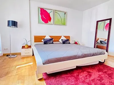 Ein Bett oder Betten in einem Zimmer der Unterkunft Luxurious 3 room peaceful home