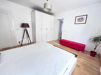 Ein Bett oder Betten in einem Zimmer der Unterkunft Luxurious 3 room peaceful home
