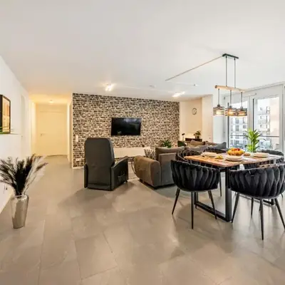 LIVINGLike-Apartment - Central & Spacious with Balkony & Garage
