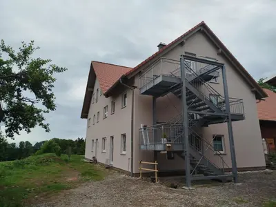 Das Gebäude in dem sich die Ferienwohnung befindet