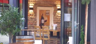 Ein Restaurant oder anderes Speiselokal in der Unterkunft Apartment Bourquin