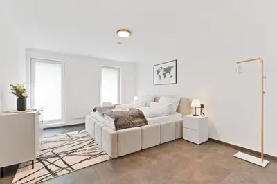 Ein Bett oder Betten in einem Zimmer der Unterkunft TOP Apartments - Stilvolle Wohnung mit Loggia im Stadtzentrum - Kingsize Bett - Smart TV - Netflix - 60qm - 24h Check-In