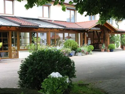 Ein Garten an der Unterkunft Gästehaus Kraft
