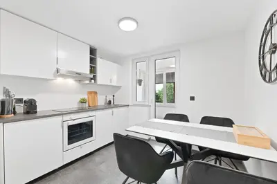 Küche/Küchenzeile in der Unterkunft TOP Apartments - Stilvolle Wohnung im Stadtzentrum - Loggia - Kingsize Bett - Smart TV - Netflix - 60qm - 24h Check-In