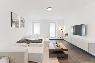 TV/Unterhaltungsangebot in der Unterkunft TOP Apartments - Stilvolle Wohnung im Stadtzentrum - Loggia - Kingsize Bett - Smart TV - Netflix - 60qm - 24h Check-In