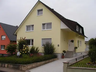 Das Gebäude in dem sich die Ferienwohnung befindet
