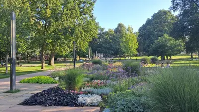 Ein Garten an der Unterkunft Wohnung Medicus, 3 ZKB, Balkon, Garten, nähe Stadtpark, ruhig