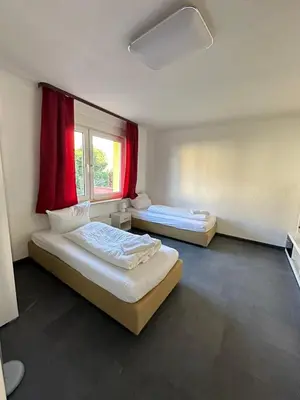 Ein Bett oder Betten in einem Zimmer der Unterkunft Zimmer mit gemeinschaftsbad